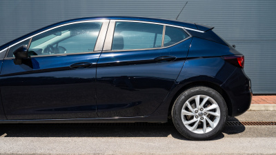 Opel Astra 1.4 T (pohľad do interiéru)