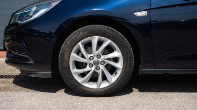 Opel Astra 1.4 T (pohľad do interiéru)