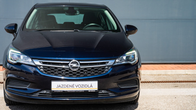 Opel Astra 1.4 T (pohľad do interiéru)