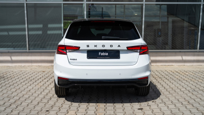 Škoda Fabia 1.5 TSI Monte Carlo (pohľad spredu)