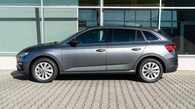 Škoda Scala 1.5 TSI Extra Plus (pohľad zboku)