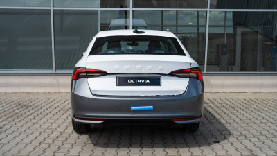 Škoda Octavia 1.5 TSI Extra (pohľad spredu)