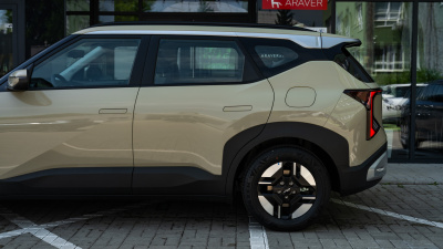 Kia Seltos 1.6 T-GDi  Silver (pohľad do interiéru)