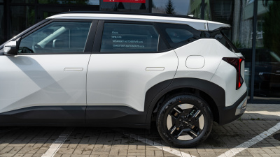 Kia Seltos 1.6 T-GDi Silver (pohľad do interiéru)