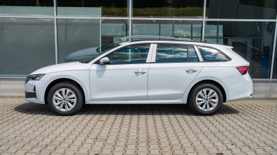 Škoda Octavia Combi 2.0 TDI Selection (pohľad zboku)