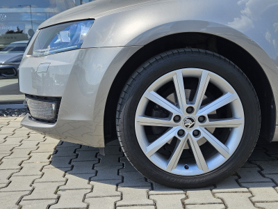 Škoda Octavia 1.6 TDI Style (pohľad do interiéru)