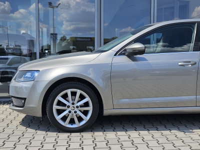 Škoda Octavia 1.6 TDI Style (pohľad do interiéru)