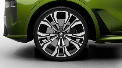 BMW X7 40d xDrive (pohľad spredu)
