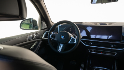 BMW X7 40d xDrive (pohľad do interiéru)