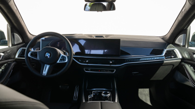 BMW X7 40d xDrive (pohľad do interiéru)