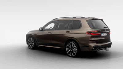 BMW X7 40d xDrive (pohľad zboku)