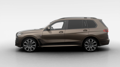 BMW X7 40d xDrive (pohľad zozadu)