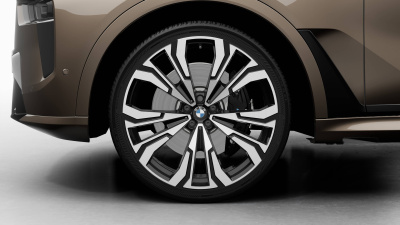 BMW X7 40d xDrive (pohľad spredu)
