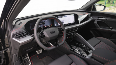 AUDI Q5 Sportback 2.0 TDI Quattro (pohľad zboku)