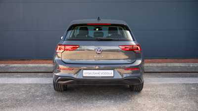 Volkswagen Golf 2.0 TDI Life (pohľad zozadu)