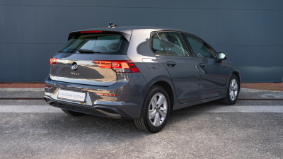 Volkswagen Golf 2.0 TDI Life (pohľad spredu)
