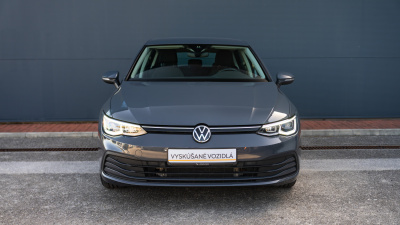 Volkswagen Golf 2.0 TDI Life (pohľad do interiéru)
