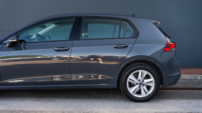 Volkswagen Golf 2.0 TDI Life (pohľad do interiéru)