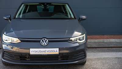 Volkswagen Golf 2.0 TDI Life (pohľad do interiéru)