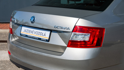 Škoda Octavia 1,6 TDI Ambition (pohľad do interiéru)