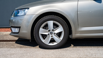 Škoda Octavia 1,6 TDI Ambition (pohľad do interiéru)