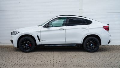 BMW X6 40d xDrive (pohľad zozadu)
