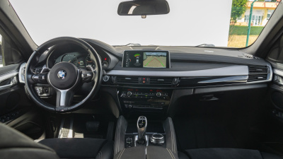 BMW X6 40d xDrive (pohľad do interiéru)