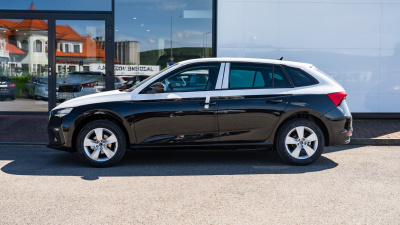 Škoda Scala 1.0 TSI Extra (pohľad spredu)