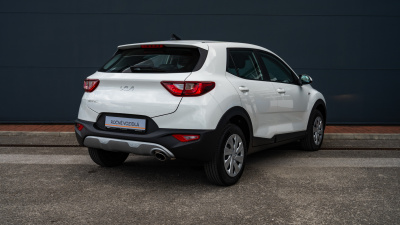 Kia Stonic 1.2 DPI Silver (pohľad do interiéru)