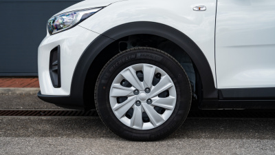 Kia Stonic 1.2 DPI Silver (pohľad do interiéru)