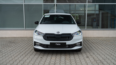 Škoda Fabia 1.5 TSI Monte Carlo (pohľad spredu)