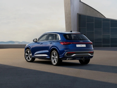 AUDI Q5 2.0 TDI Quattro (pohľad do interiéru)