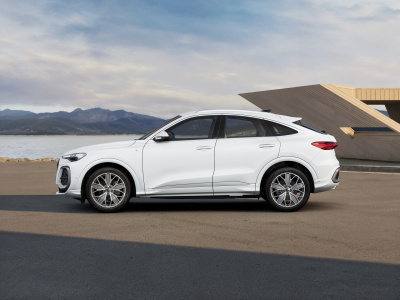 AUDI Q5 Sportback 2.0 TFSI Quattro (pohľad zboku)