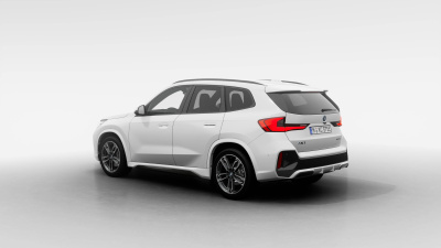 BMW iX1 20 eDrive (pohľad zboku)