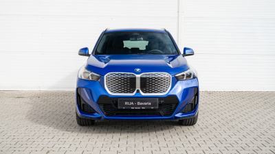 BMW iX1 20 eDrive (pohľad do interiéru)