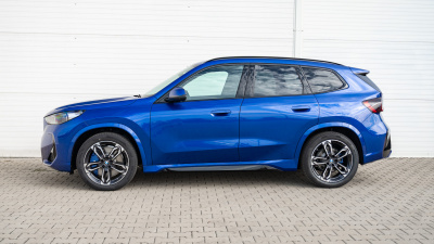 BMW iX1 20 eDrive (pohľad zozadu)