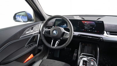 BMW iX1 20 eDrive (pohľad do interiéru)
