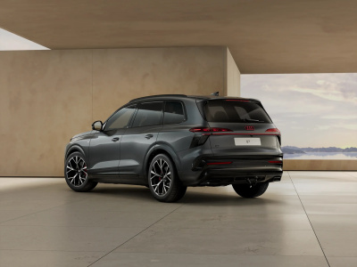 AUDI Q7 3.0 TDI Quattro  (pohľad do interiéru)