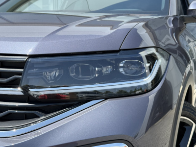 VW T-Cross 1.0 TSI R-Line Limited (pohľad zboku)