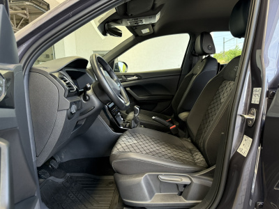 VW T-Cross 1.0 TSI R-Line Limited (pohľad do interiéru)