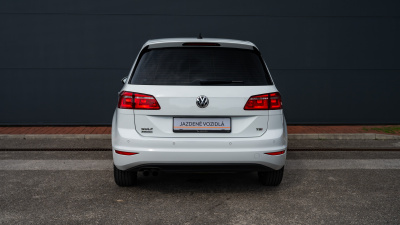 VW Golf Sportsvan 1,4 TSI DSG (pohľad spredu)