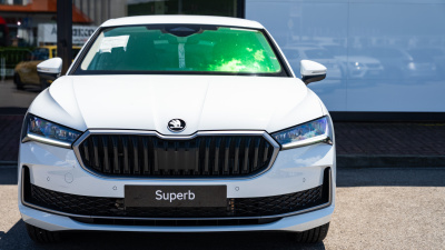 Škoda Superb 1.5 TSI Selection (pohľad spredu)