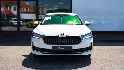 Škoda Superb 1.5 TSI Selection (pohľad zozadu)