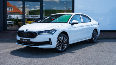 Škoda Superb 1.5 TSI Selection (pohľad zboku)