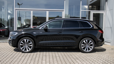 VW TOUAREG 3.0 V6 TDI R-Line (pohľad zozadu)