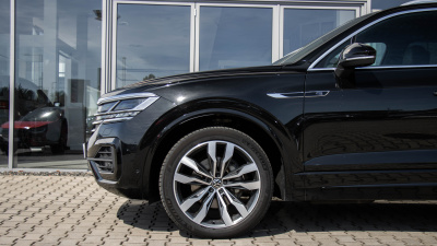 VW TOUAREG 3.0 V6 TDI R-Line (pohľad spredu)