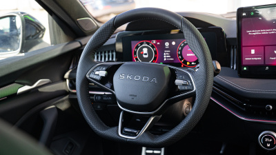 Škoda Superb  2.0 TSI Sportline 4x4 (pohľad do interiéru)