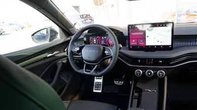 Škoda Superb  2.0 TSI Sportline 4x4 (pohľad do interiéru)