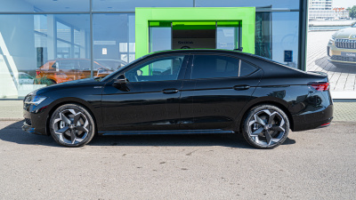 Škoda Superb  2.0 TSI Sportline 4x4 (pohľad zboku)