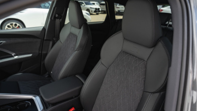 AUDI Q5 2.0 TDI Quattro (pohľad spredu)
